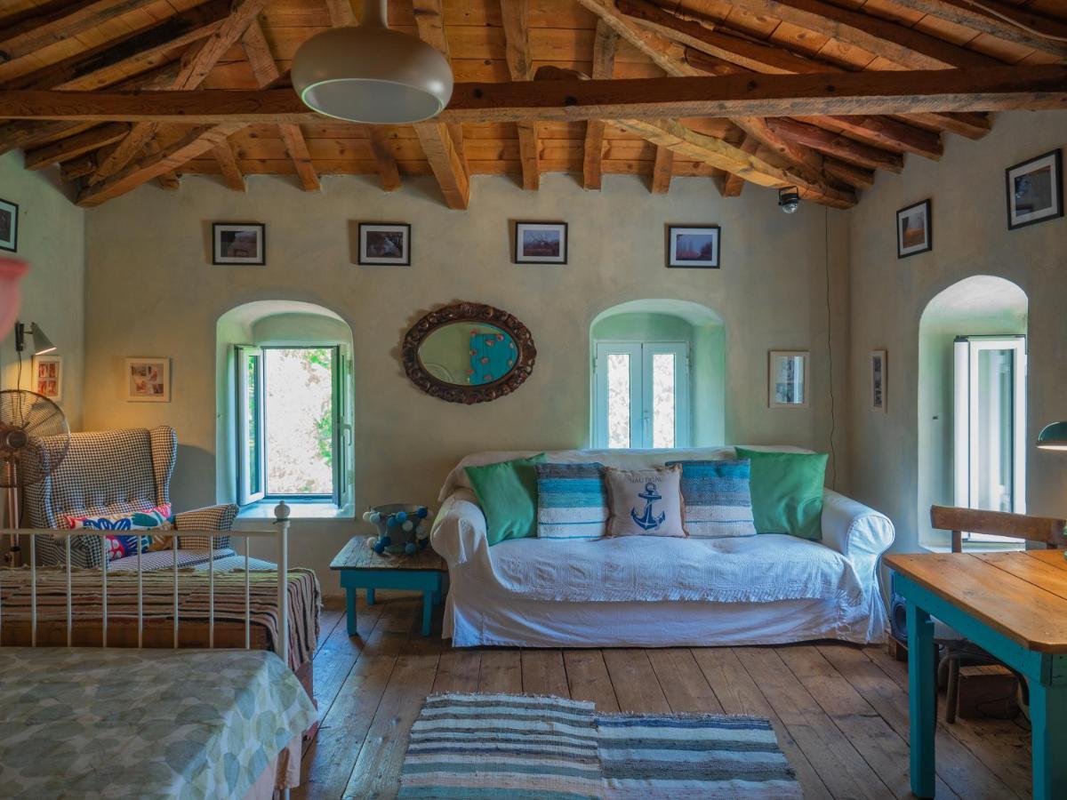 Vintage Stone-Built Country Cottage In Richea Kouloureika Екстериор снимка